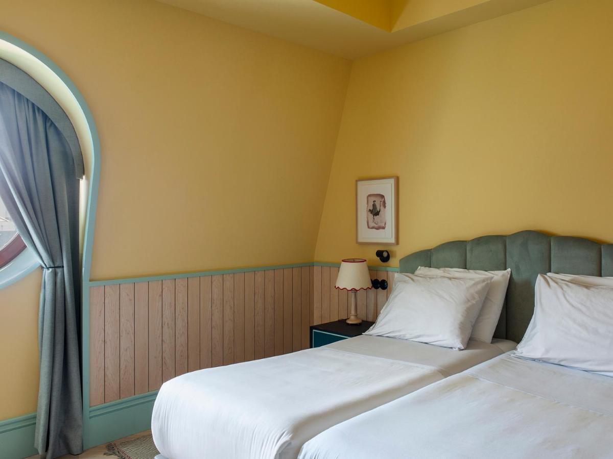 Superior Twin Room Aliados View